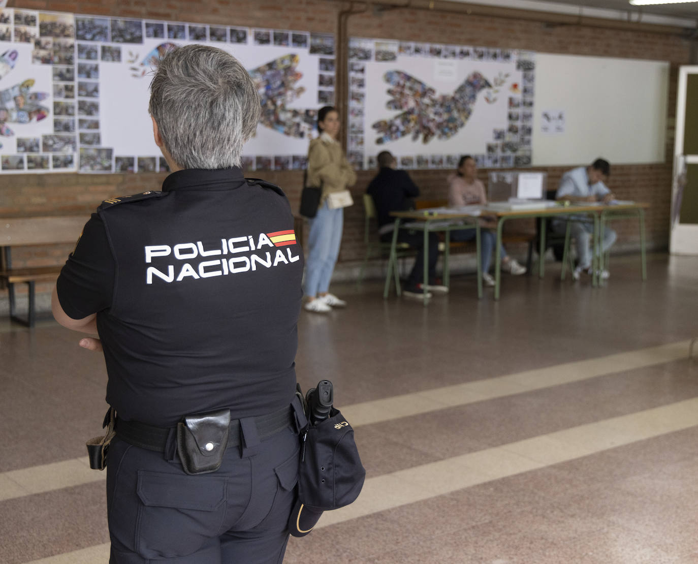 Votaciones en el colegio Núñez de Arce.