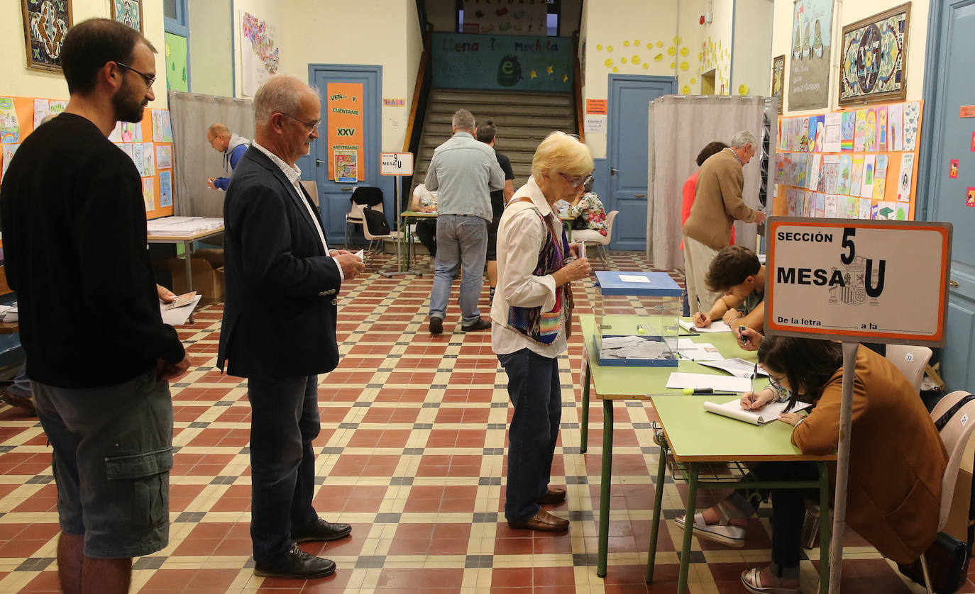 Fotografías de las votaciones en Segovia de las elecciones europeas