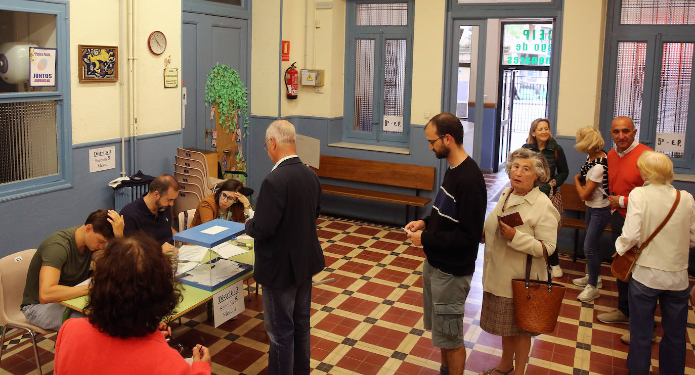 Fotografías de las votaciones en Segovia de las elecciones europeas