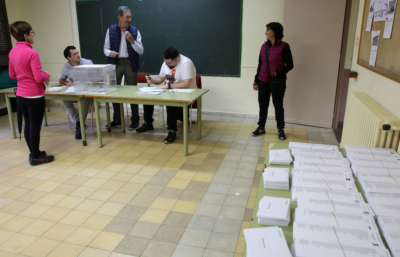 Fotografías de las votaciones en Segovia de las elecciones europeas