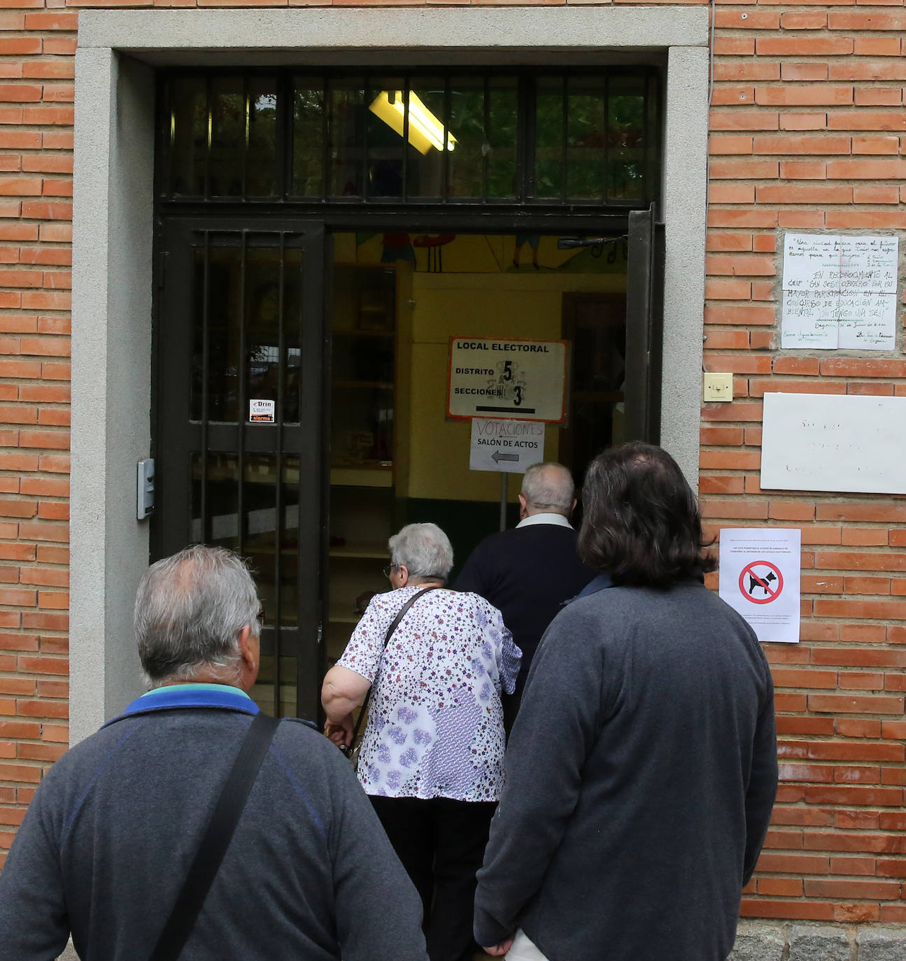 Fotografías de las votaciones en Segovia de las elecciones europeas