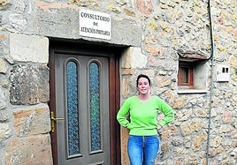 Laura Diez Alonso, en la puerta del consultorio.