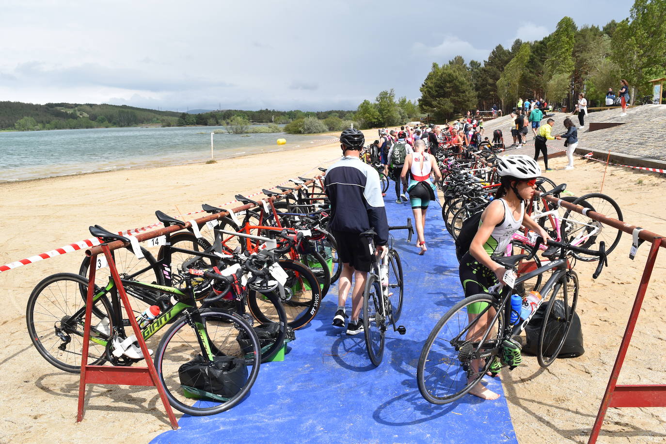 El VIII Triatlón Sprint de Aguilar, marcado por la lluvia