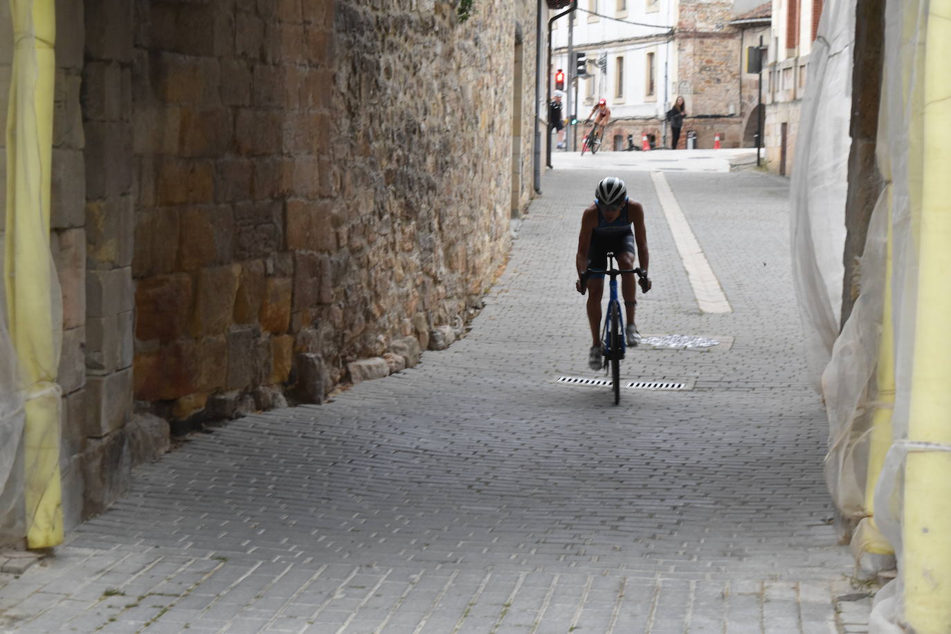 El VIII Triatlón Sprint de Aguilar, marcado por la lluvia