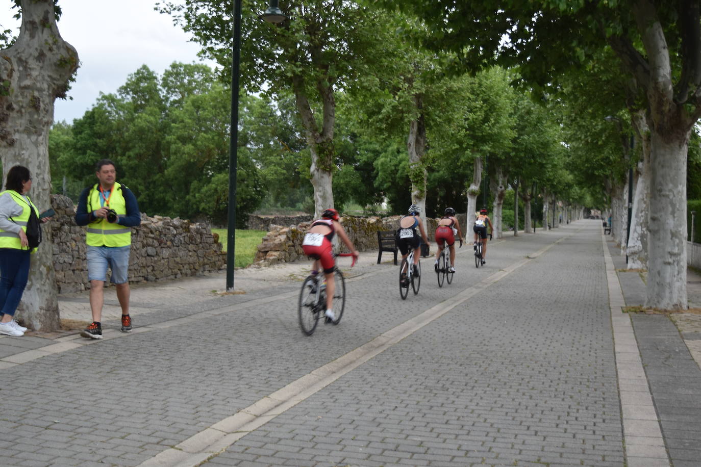 El VIII Triatlón Sprint de Aguilar, marcado por la lluvia