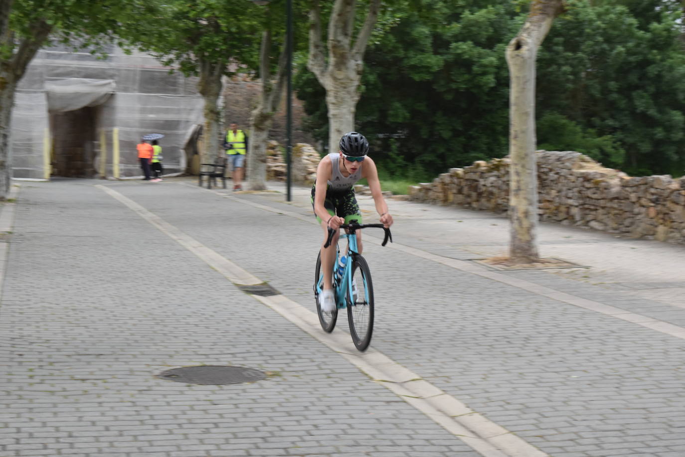 El VIII Triatlón Sprint de Aguilar, marcado por la lluvia