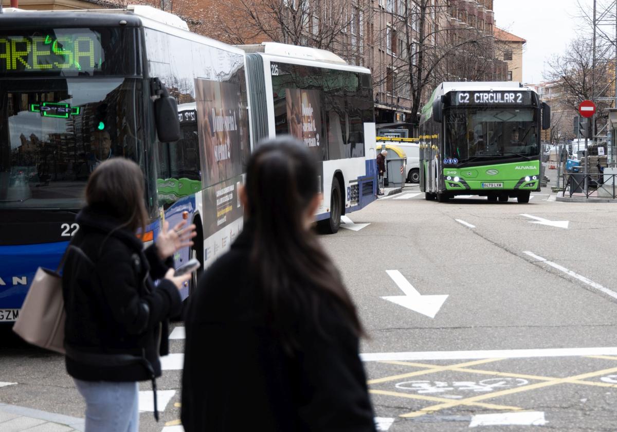 Imagen de archivo de autobuses urbanos de Auvasa.