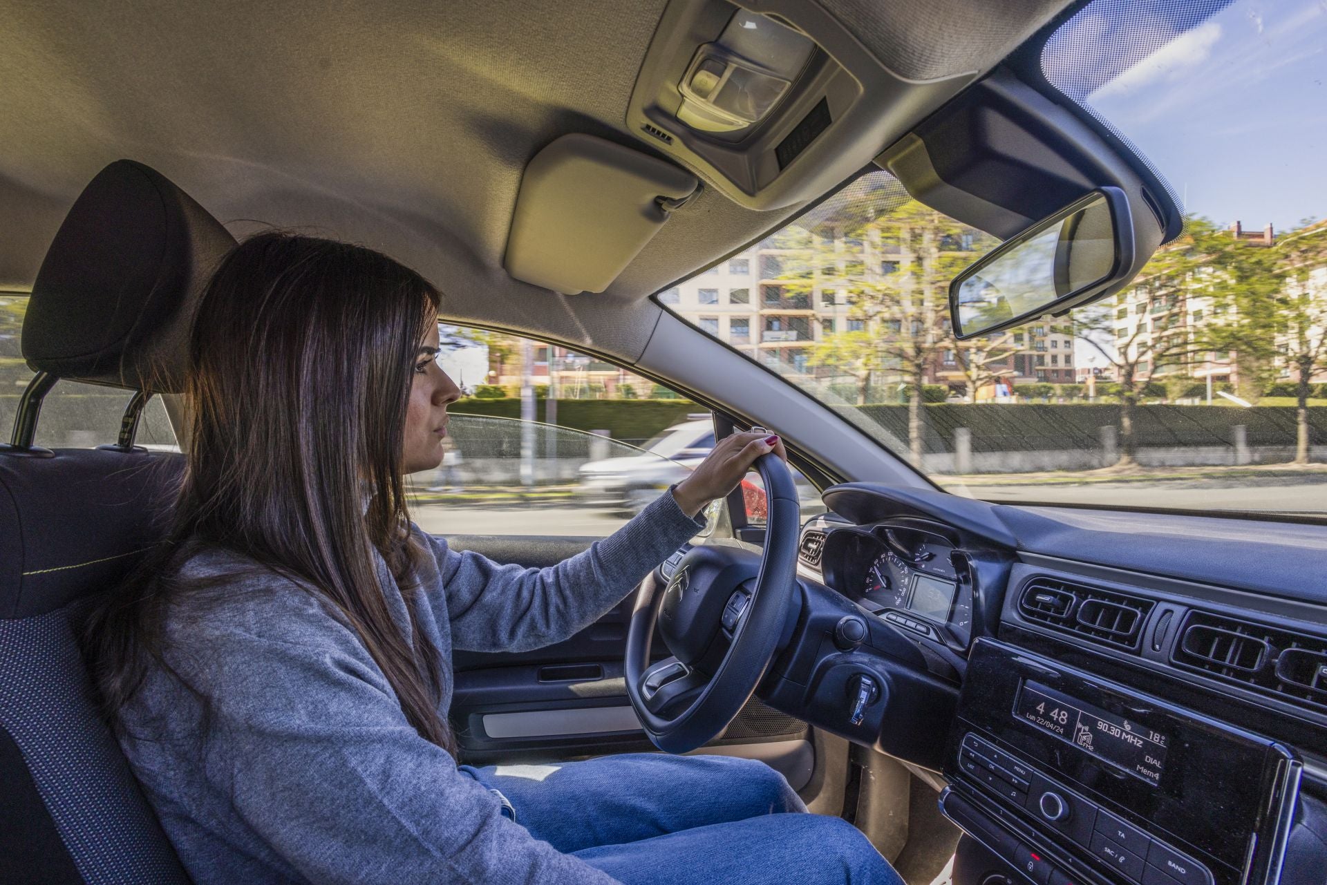 Mantener la atención al volante es esencial.