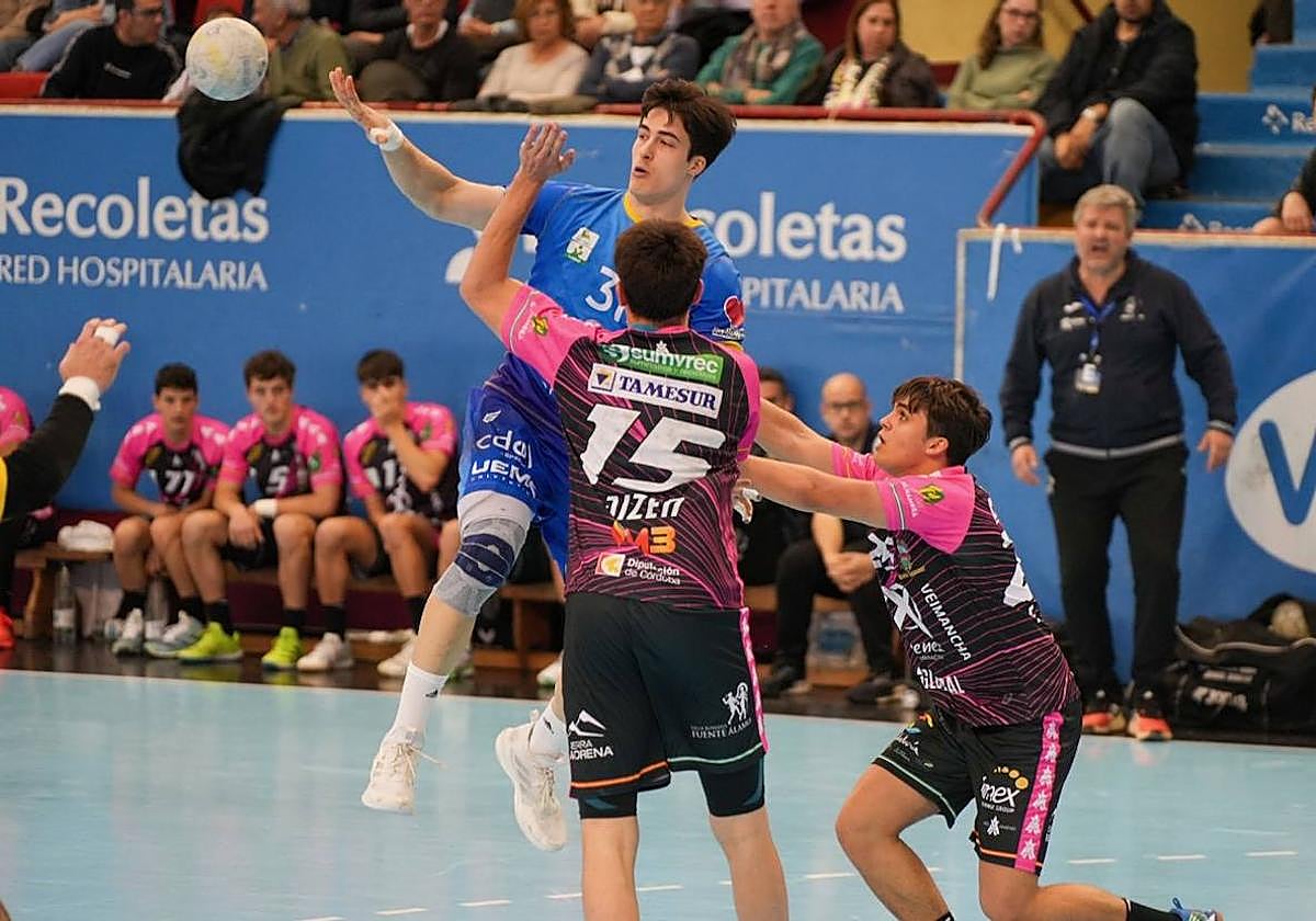 Edu Calle, durante un partido.