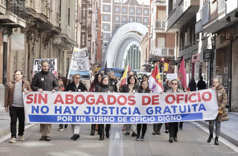 Manifestación en Valladolid de los abogados del turno de oficio, en huelga desde noviembre.