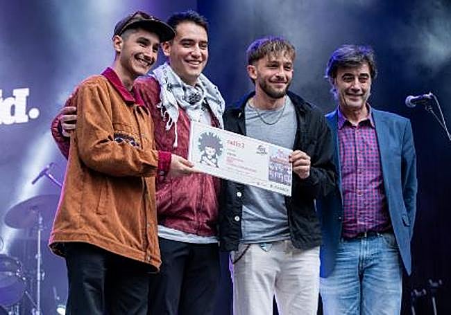 Miniño recibe el premio de Radio 3.