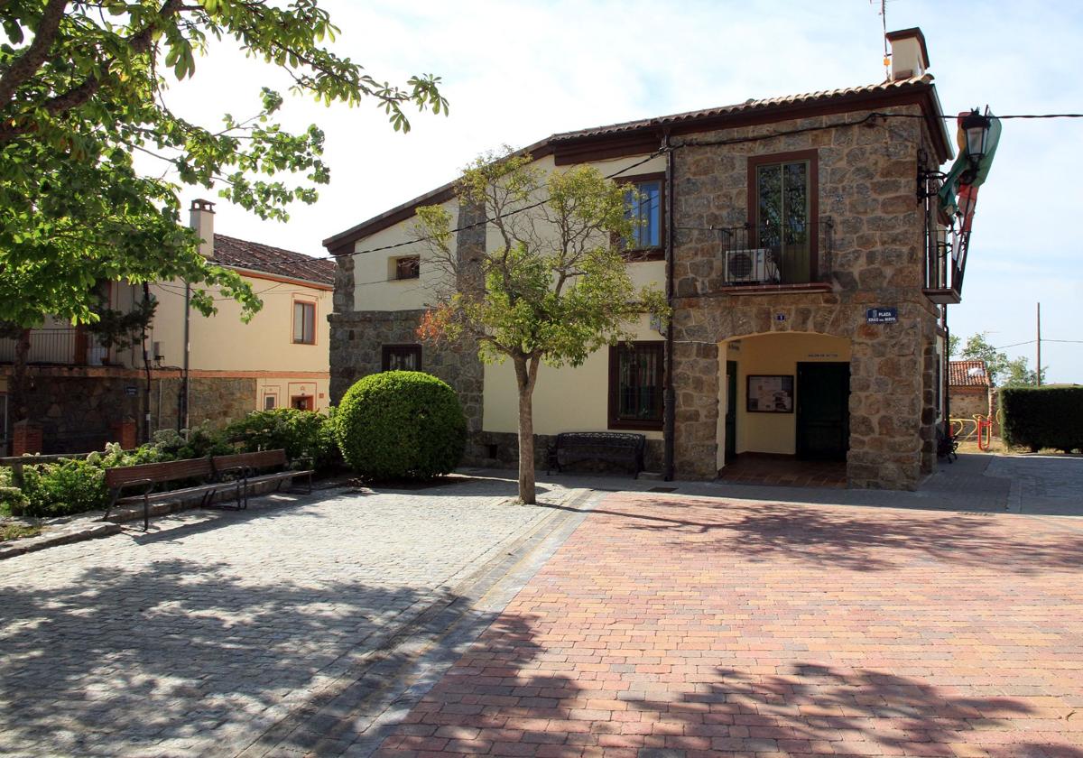 Casas en la entidad menor de Revenga, que este jueves sufrirá un corte de agua.