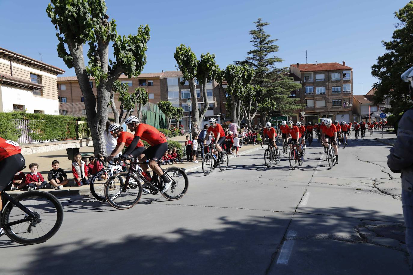 Las imágenes de la visita a Peñafiel de la Vuelta Ciclista