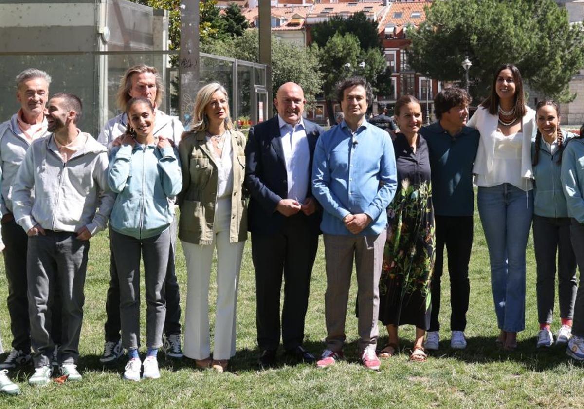 El alcalde, Jesús Julio Carnero, junto a los chef Pepe Rodríguez, Samantha Vallejo-Nágera y Jordi Cruz (a su izquierda).