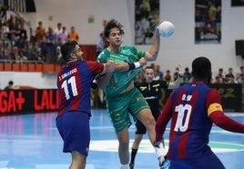 Luisfe, durante un partido con Puente Genil.