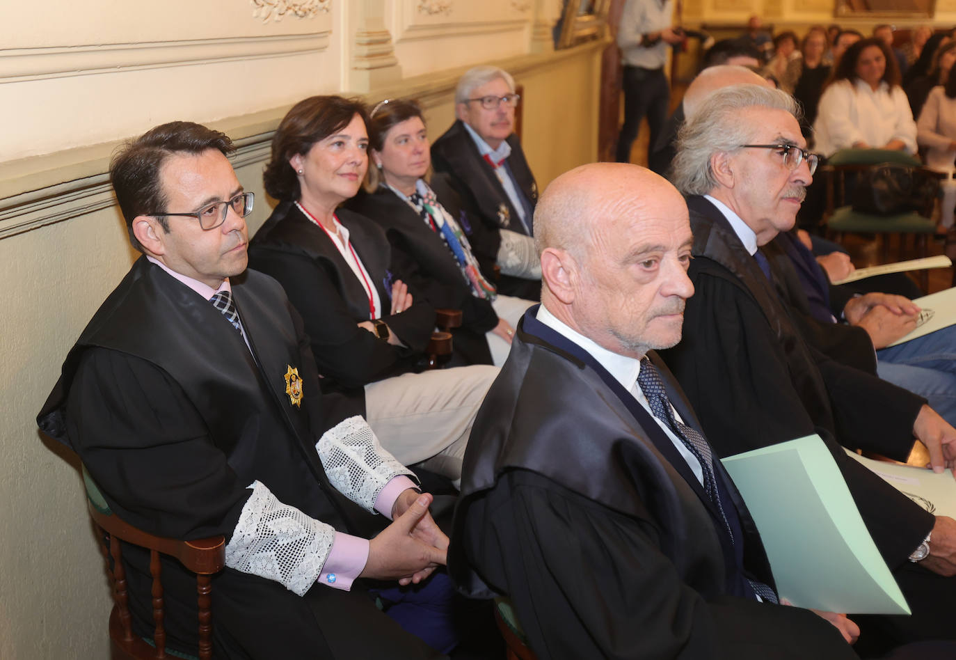 Jura de cargos y distinciones entre los graduados sociales