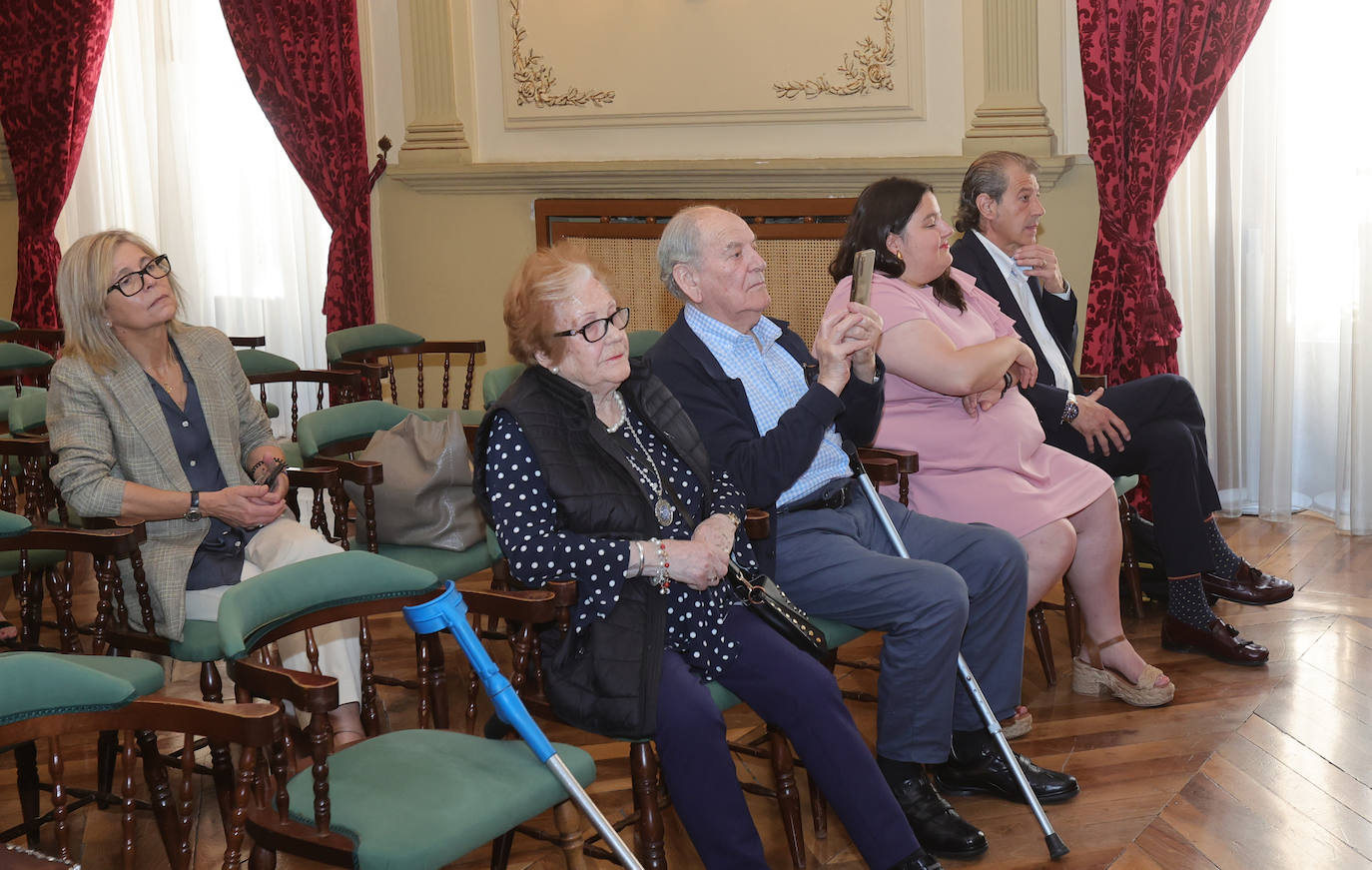 Jura de cargos y distinciones entre los graduados sociales