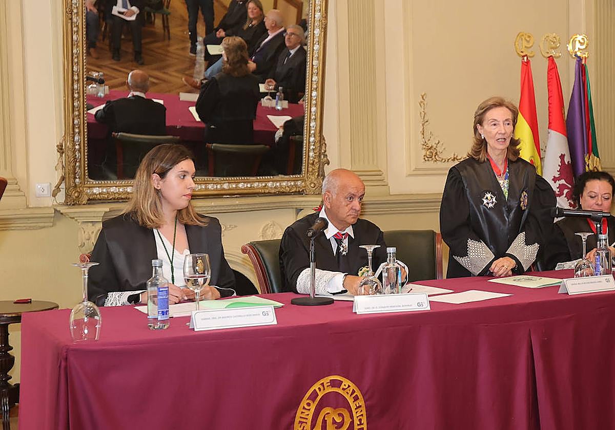 Jura de cargos y distinciones entre los graduados sociales