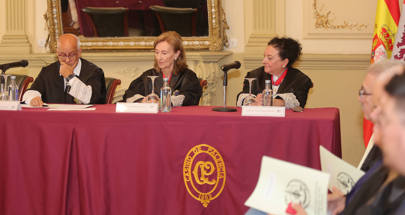 Jura de cargos y distinciones entre los graduados sociales