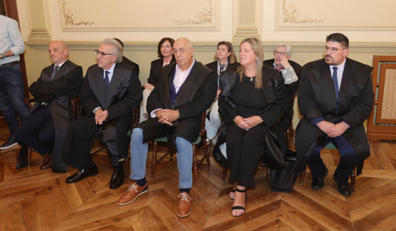 Jura de cargos y distinciones entre los graduados sociales