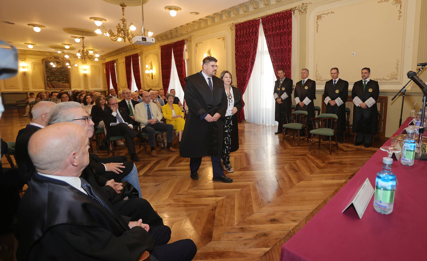 Jura de cargos y distinciones entre los graduados sociales