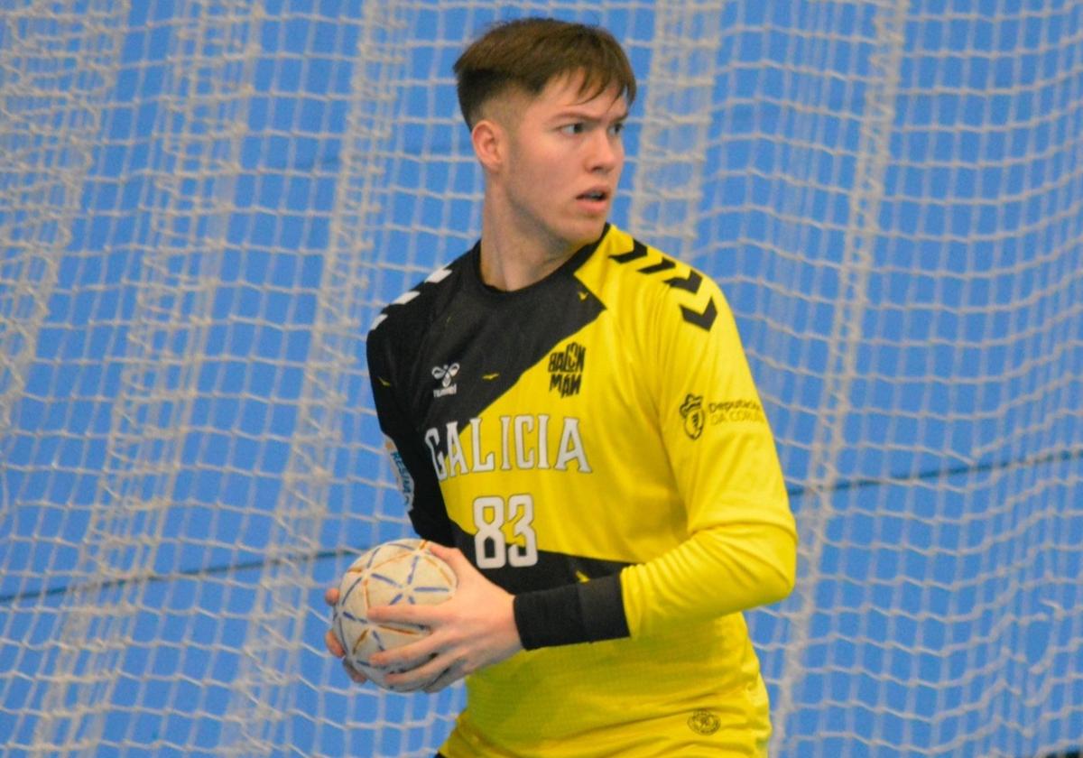 Nicolás, en un partido con la selección gallega.