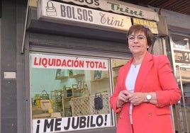 Beatriz Blanco posa frente al escaparate de su tienda el pasado martes.