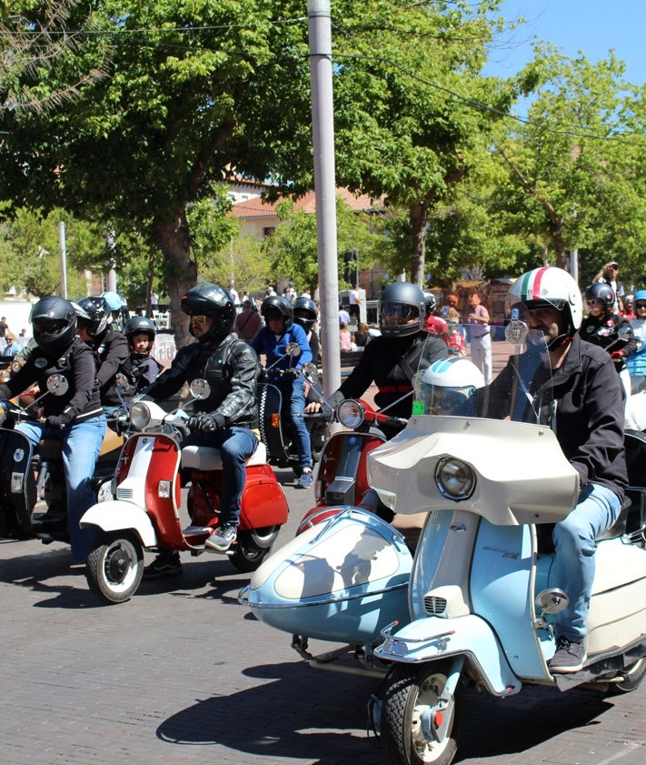 Imagen secundaria 2 - Imágenes de la Concentración de Vespas y Lambretas