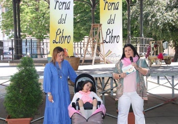 Los superhéroes cuellaranos llenan la Feria del Libro