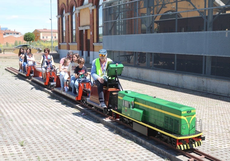 Venta de Baños realiza viajes en tren a escala