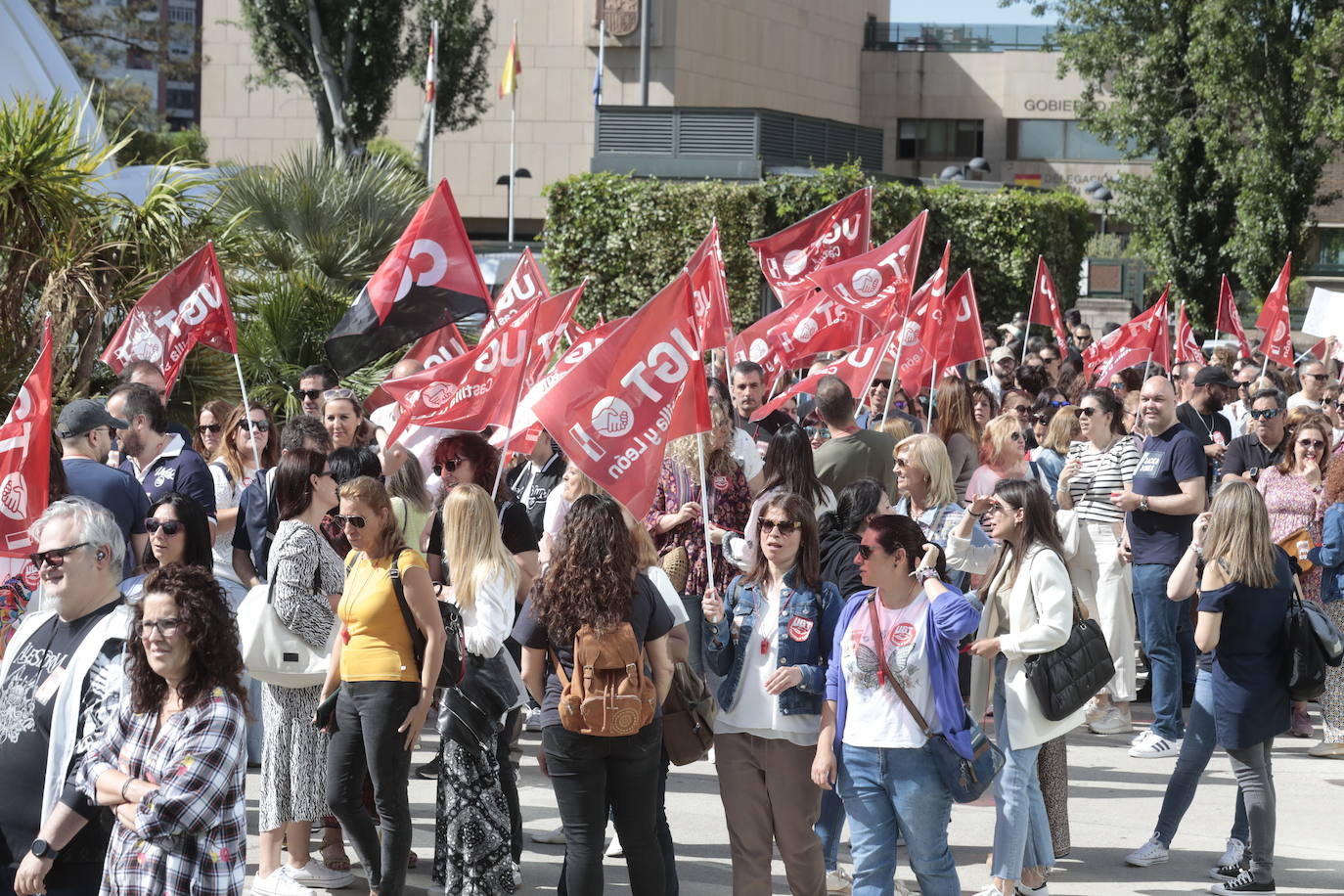 Los trabajadores de Intrum Valladolid en la manifestación.