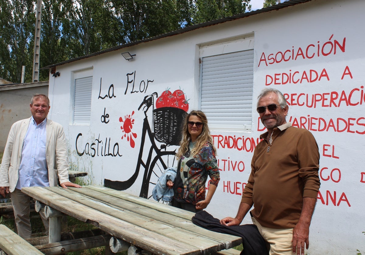 Lucio Cristín, Estrella Crespo y Miguel Hernández, miembros de la entidad