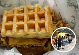 Hamburguesa de gofre 'Chicken Waffle', disponible en la furgoneta de Pollos Muñoz.