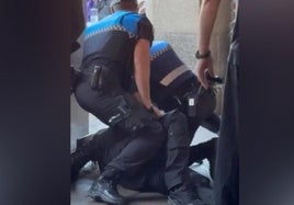 Violenta pelea en plena Plaza Mayor de Salamanca tras una agresión a un camarero