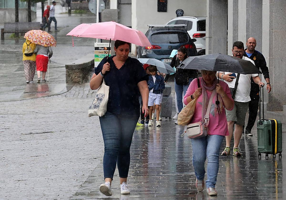 Una tormenta descarga más de 15 litros por metro cuadrado