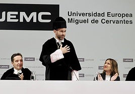 David García López, rector de la Universidad Europea Miguel de Cervantes, durante el acto de investidura.
