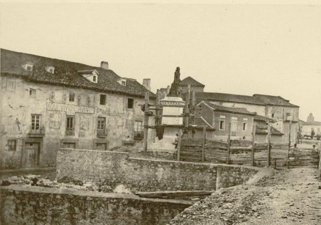 Obras de cubrición del Esgueva en 1882, a la altura de la Casa de Cervantes.