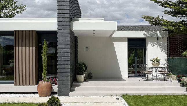 Imagen después - La transformación de un adosado de 1962 en un casoplón moderno y con piscina