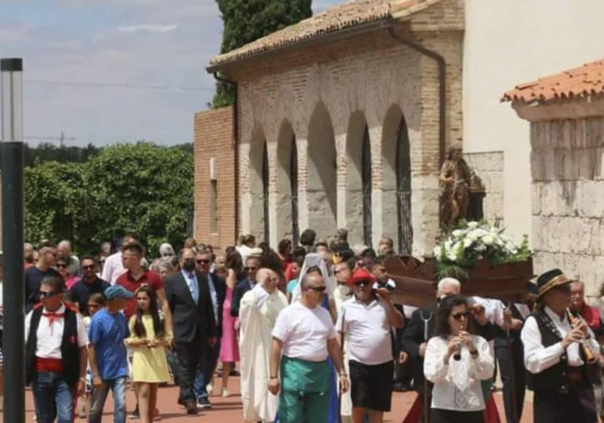 Procesión de San Juan en Santovenia de Pisuerga.