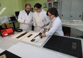 Trabajos en un aula del grado de Textiles.