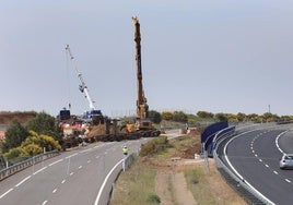 Obras de la alta velocidad a Cantabria, que afectan a la autovía A-67, a la altura de Santillana de Campos.