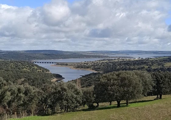 Guijo de Ávila cuenta con unas vistas magníficas al embalse de Santa Teresa, lo que lo convierte en un lugar de descanso privilegiado