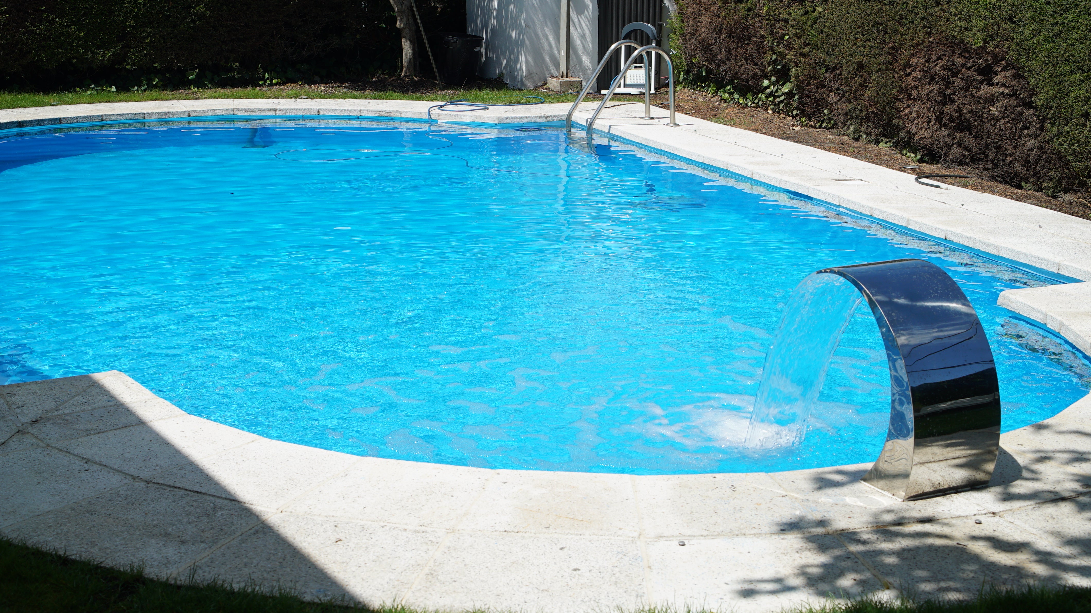 Un adosado de 1962 con piscina y estética vanguardista