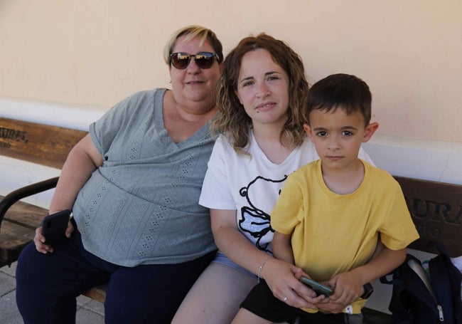 Natalia Monge, Nuria González y su hijo Christian.