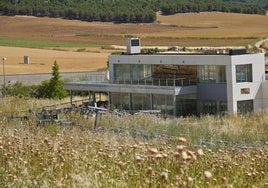 Instalaciones abandonadas de Meseta Ski en Villavieja del Cerro