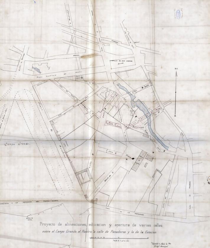 Imagen secundaria 2 - Fotografía aérea de la Acera de Recoletos, la plaza de Colón, la estación y los talleres ferroviarios, en los 60 del siglo XX / La fábrica de gas existente junto a la calle de la Estación, en 1903 / Plano de la alineación y apertura de nuevas calles entre Panaderos, Acera de Recoletos, el Campo Grande y la calle Estación, fechado en 1880.