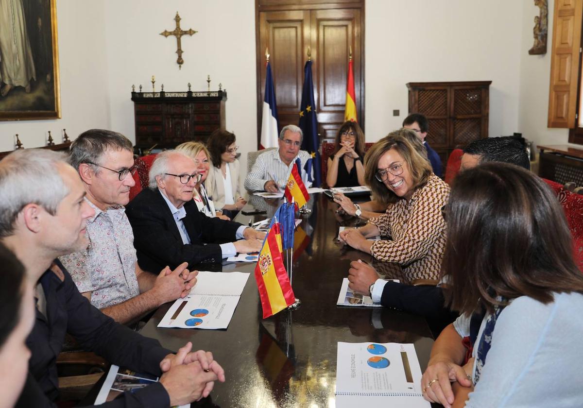 Reunión en la Diputación de Palencia con los representantes galos y de la Cámara de Comercio.