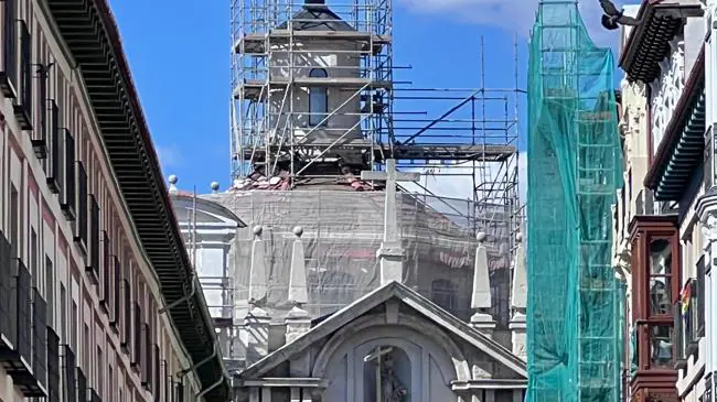 Imagen después - Se hunde la cúpula de una iglesia en Valladolid durante unas obras de rehabilitación