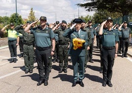 Homenaje de despedida al cabo primero de la Guardia Civil Vicente Gago.