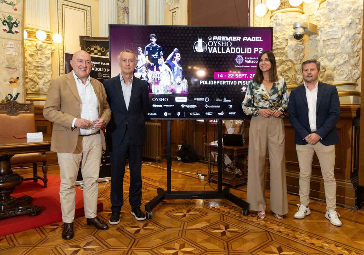 De izquierda a derecha, Jesús Julio Carnero, David Serrahima, Blanca Jiménez y Juan Méndez